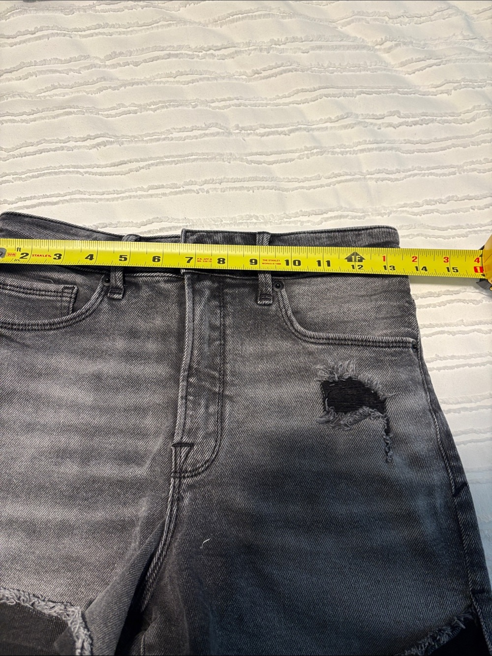 Good American Good Curve Women’s Distressed Grey Denim Shorts - Picture 3 of 8